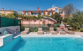 Awesome Apartment In Banjole With Wifi